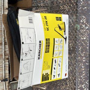 平塚市で生前整理の買取相談を受け、査定品を確認している現場写真