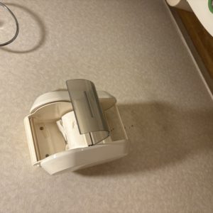 横浜市中区 トイレットペーパーホルダー 石膏ボード ビス修理