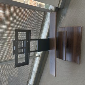 横浜市西区でおいくら経由にてテレビ台を出張買取した現場|便利屋・買取インプルーブ