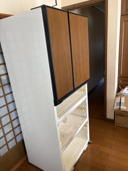 横浜市保土ヶ谷区 2階冷蔵庫搬出 狭い階段 手すり外し 便利屋インプルーブ