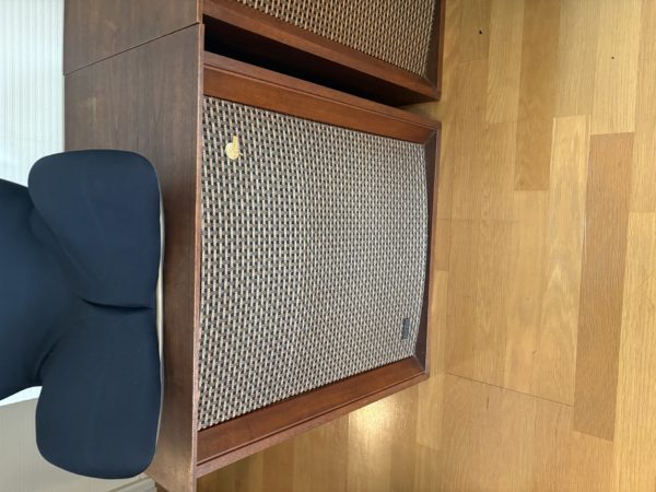 横浜市旭区の親の家で大型スピーカーを買取査定｜便利屋インプルーブ