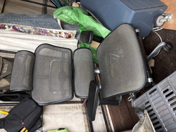 横浜市緑区 椅子買取 出張査定の様子
