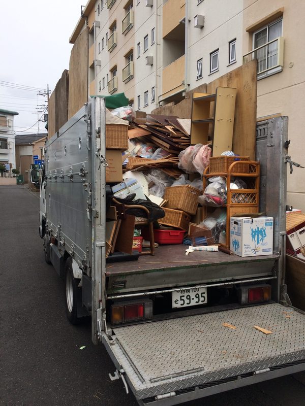 本日は、相模原市南区にて、２トンいっぱいの遺品整理ですのサムネイル