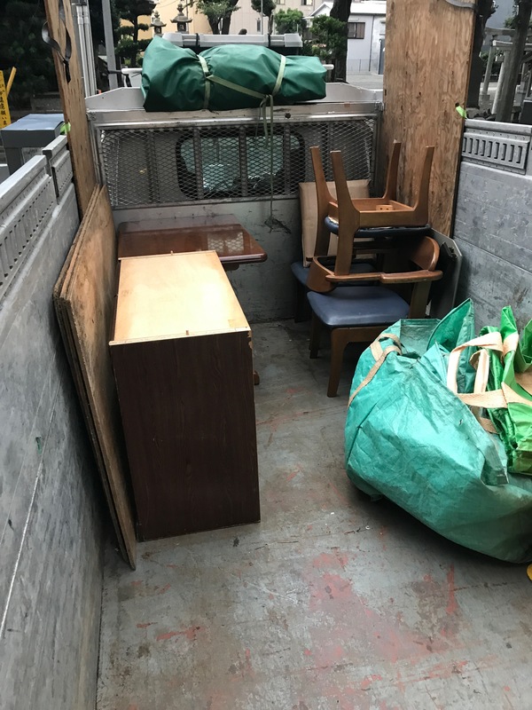 神奈川県厚木市幸町にて、家具などの不用品回収しました。のサムネイル