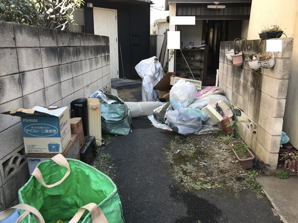 東京都大田区田園調布本町にて、２トン2台分の不用品回収しました。のサムネイル