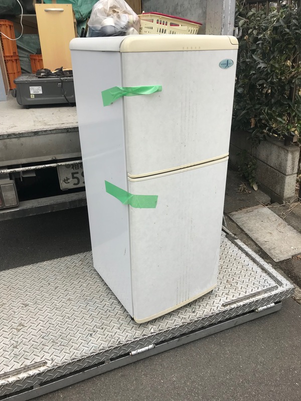 神奈川県鎌倉市大船にて、冷蔵庫の不用品回収をしてました。のサムネイル