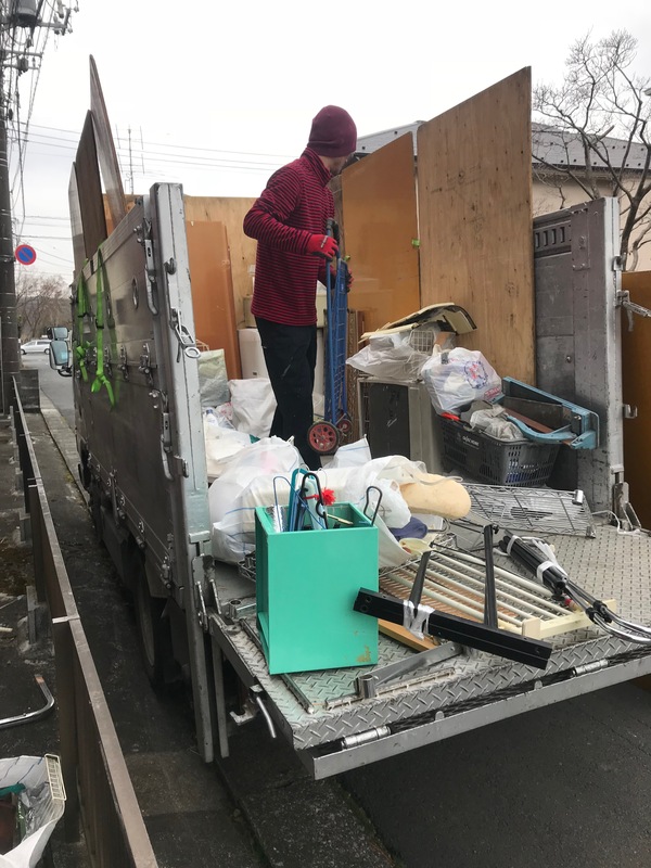 東京都青梅市川辺町にて、２トン１台分の不用品回収してました